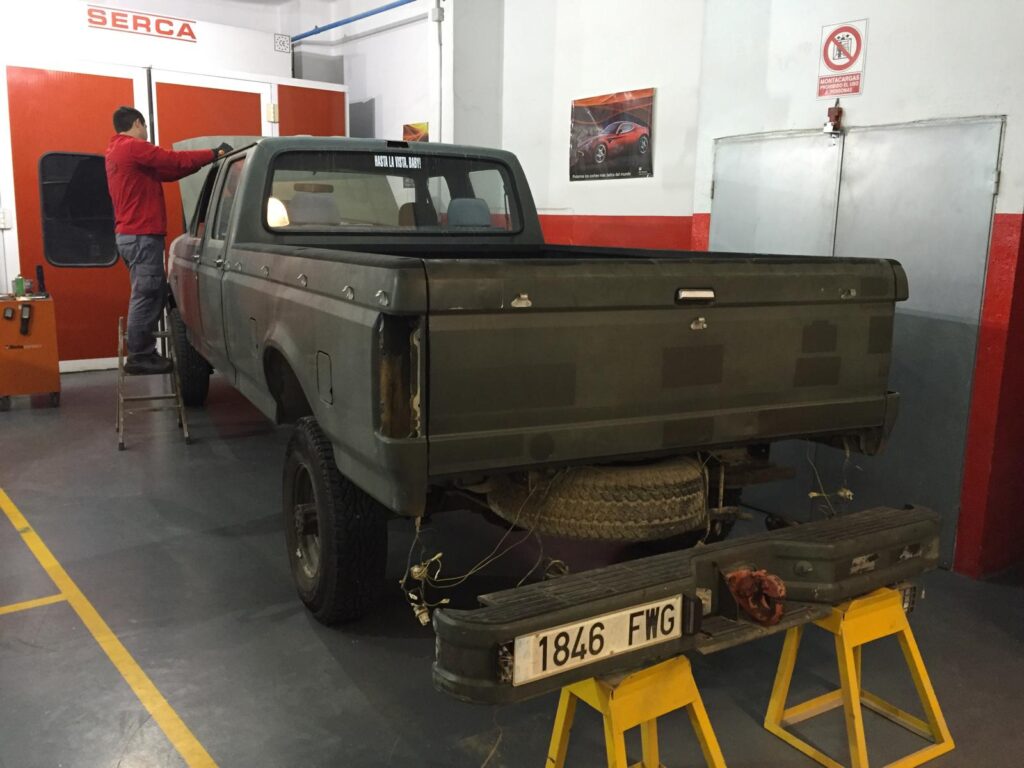 El antes y el después de pasar por chapa y pintura en LCCARS Valencia